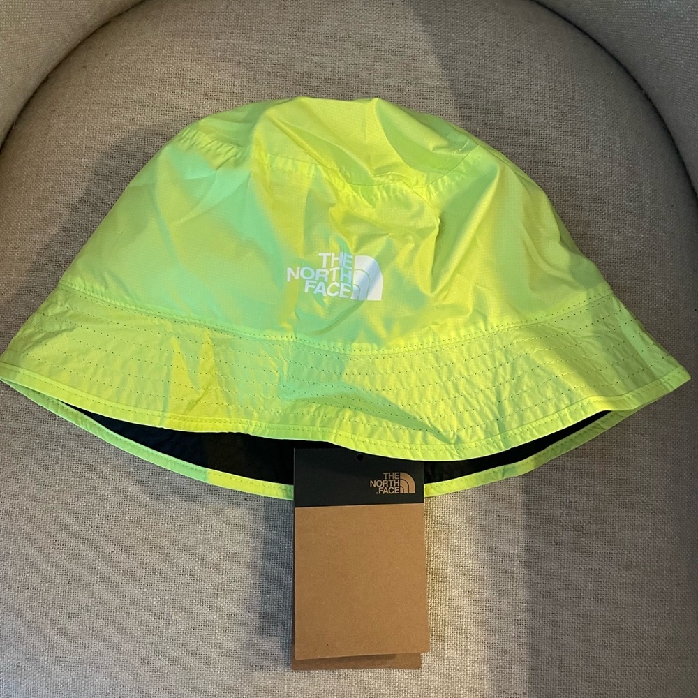 Cute north face hat in its own carry pack